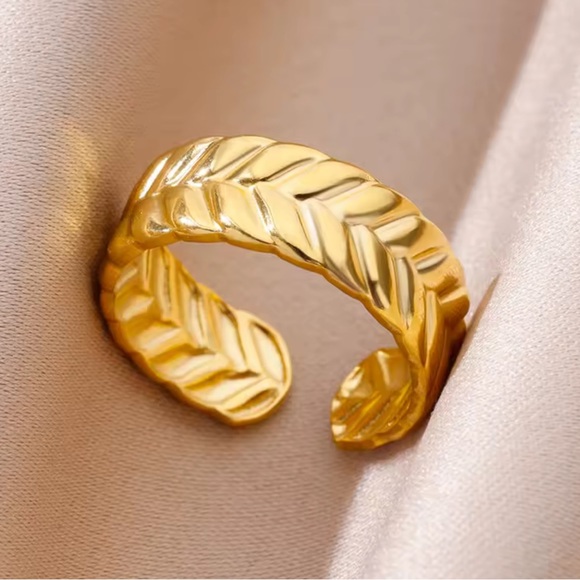 Stainless Steel Gold Toned Adjustable Size Rings (R22) - Picture 6 of 6